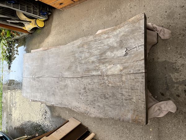 屋久杉の天板の足の部分になります 足の部分だけ